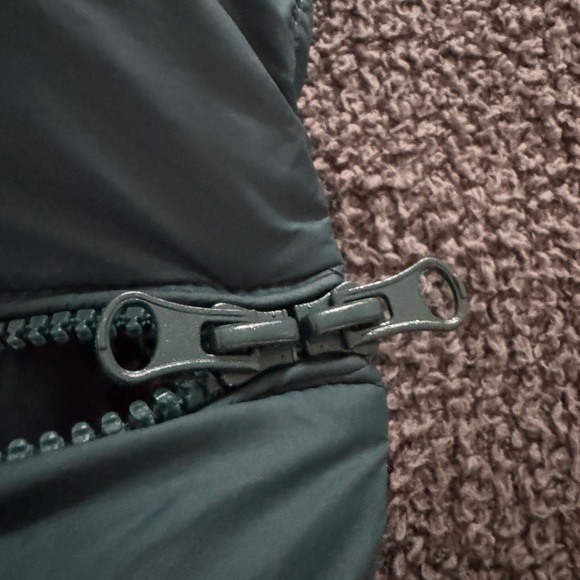 Dip Teal and Green Puffer Vest - Picture 4 of 5